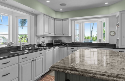Bokeelia Casa | Boater's Dream Nestled On a Wide Gulf Access Canal - Bokeelia Breeze