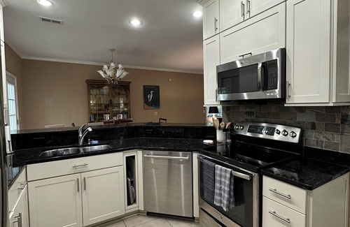 Port Royal Landing Casa | Boaters paradise.WALK TO YOUR VESSEL and eat at Marker 244.