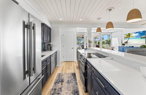 Fort Myers Beach Casa | Boating Enthusiasts, Walk to the Beach, Heated Pool - The Corner cottage - Roelens