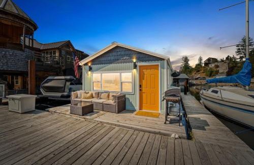 Bayview Casa | Boats N Rows Float Home