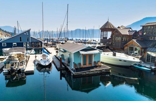 Bayview Casa | Boats N Rows Float Home