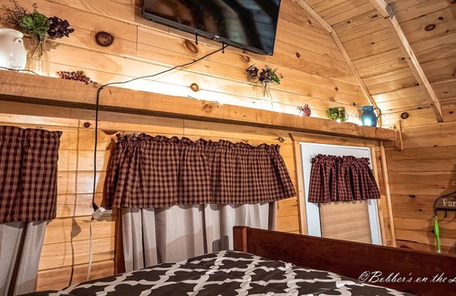 Butternut Cabina | Bobbers Cabin #1. Make some memories at this unique and family-friendly place.