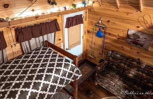 Butternut Cabina | Bobbers Cabin #1. Make some memories at this unique and family-friendly place.
