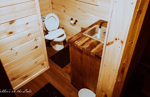 Butternut Cabina | Bobbers Cabin #1. Make some memories at this unique and family-friendly place.