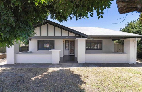 Grange Casa | Bobby's Beachside Bungalow in Grange
