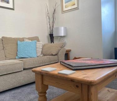 Bare Apartamento | Bobby's by the Sea