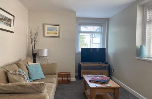 Bare Apartamento | Bobby's by the Sea
