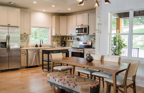 Farmerville Cabina | "Bobcat" Cabin is a newly built, elevated rustic home on Lake D'arbonne!