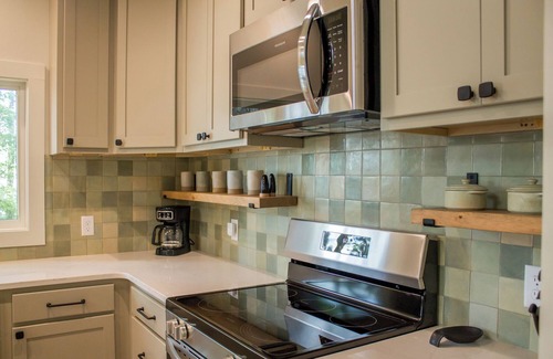 Farmerville Cabina | "Bobcat" Cabin is a newly built, elevated rustic home on Lake D'arbonne!