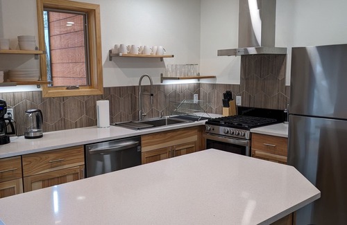 Wisconsin Dells Cabina | Bobcat Cabin @ Orange Tractor Retreat: a new, modern cabin on 40 private acres
