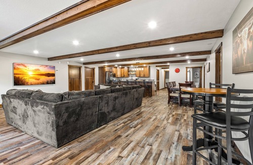 Birchwood Casa | Bobcat Lodging, Up to 30 Guests, Perfect for Large Gatherings & Celebrations!