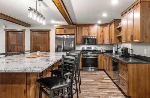 Birchwood Casa | Bobcat Lodging, Up to 30 Guests, Perfect for Large Gatherings & Celebrations!