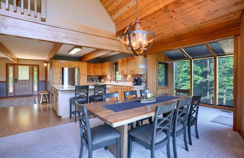 Logan Cabina | Bobcat Ridge~Hottub, Arcade, Clubhouse, Foosball on 11 Wooded Acres