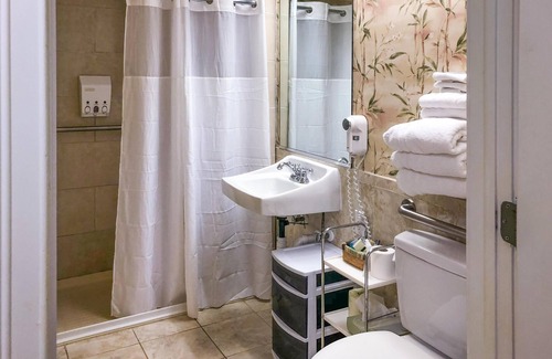 Boca Grande Hotel | Boca Grande Hotel - ADA Queen Room