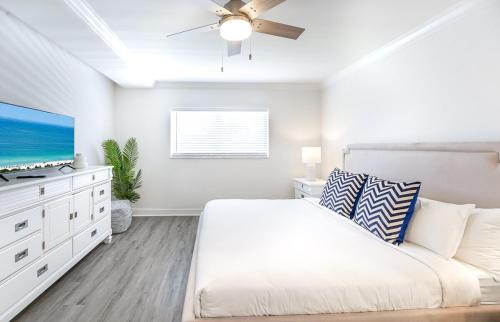 Boca Raton Apartamento | Boca Waterfront with Pool, Gym, Parking and Short Walk to the Beach