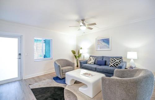 Boca Raton Apartamento | Boca Waterfront with Pool, Gym, Parking and Short Walk to the Beach