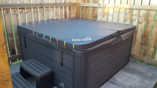 Morpeth Casa | Bock Retreat Lodge 54 with Hot Tub