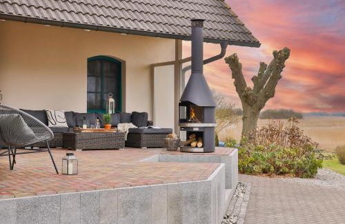 Zudar Apartamento | Boddenhuus - Traumhaus mit Steg und Boot