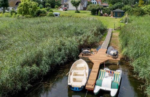Zudar Apartamento | Boddenhuus - Traumhaus mit Steg und Boot