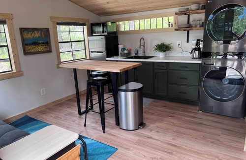 Rexford Apartamento | Bode's Bunkie – Tiny House with Mountain Views and Lake Access