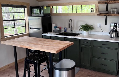 Rexford Apartamento | Bode's Bunkie – Tiny House with Mountain Views and Lake Access