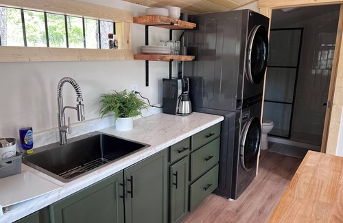 Rexford Apartamento | Bode's Bunkie – Tiny House with Mountain Views and Lake Access