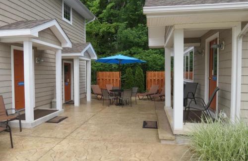 Put-in-Bay Hotel | Bodee's Bungalow Adults Only Couples Only Boutique Hotel