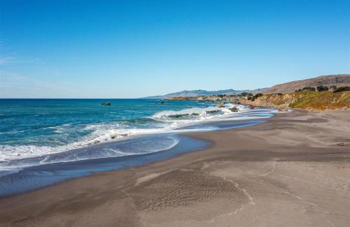 Sereno del Mar Casa | Bodega Bay Beach Home VIEWS Fire Table Dogs OK