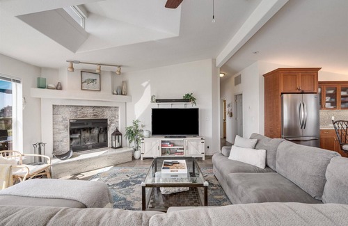 Sereno del Mar Casa | Panoramic ocean views with 3 king beds, 2 units, firepit and fireplace!