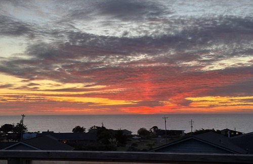 Sereno del Mar Casa | Panoramic ocean views with 3 king beds, 2 units, firepit and fireplace!