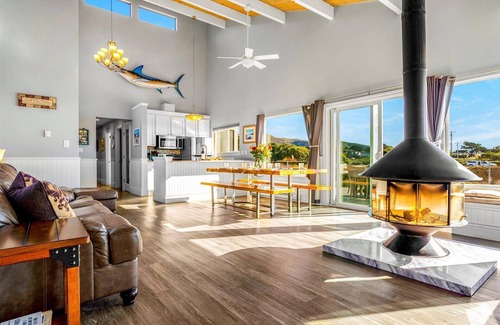 Sereno del Mar Casa | BodegaBayBeachHome-Astonishing Views!Coastal Family Retreat! PoolTableLounge