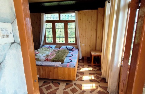 Burwa Cama Y Desayuno | Bodh Niwas - Unit of Nest Community