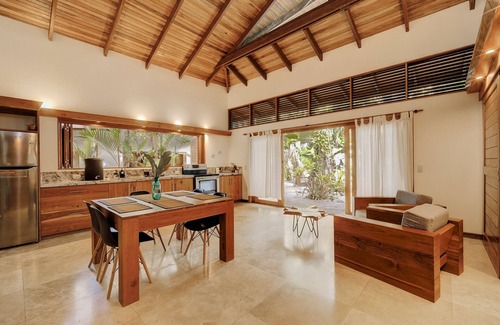 Chiguata Chalet De Esquí | Bodhi House. Casa tropical estilo balinesa