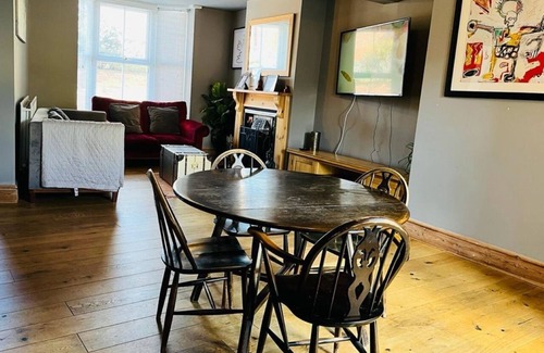 City Centre Casa | Bodhi Tree Cottage - Grove Road Cottages