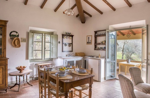 Bucine Otro | Bòggina, bodega Petrolo. Finca exclusiva con piscina y jardín. Camina hacia el pueblo.