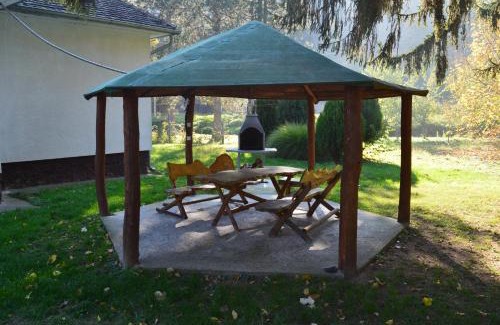Vrdnik Casa | Bogoljubova vinska koliba