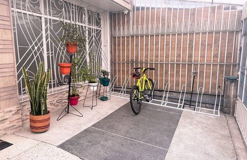 Antonio Narino Casa | Bogotá Oasis: Tu Encantador Segundo Hogar en la Ciudad
