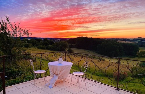 Bouteilles-Saint-Sebastien Casa | Bohemian house with 360 views , sunset balcony