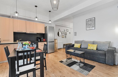 Bucharest Apartamento | Bohemian Apartment with balconies