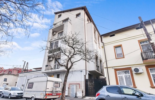 Bucharest Apartamento | Bohemian Apartment with balconies