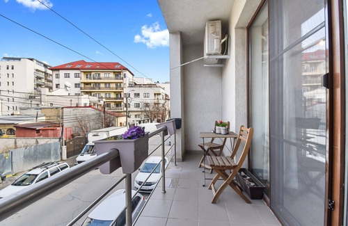 Bucharest Apartamento | Bohemian Apartment with balconies