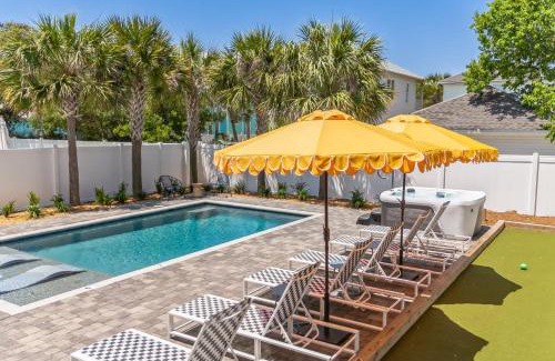 Crystal Beach Casa | Bohemian Beach Retreat Fully Stocked Villa Near Beach w Pool Outdoor Dining