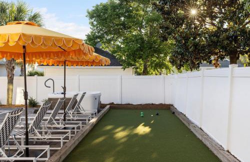 Crystal Beach Casa | Bohemian Beach Retreat Fully Stocked Villa Near Beach w Pool Outdoor Dining