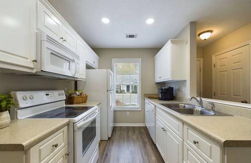 Augusta Casa | Bohemian Bungalow: 2BR Townhome