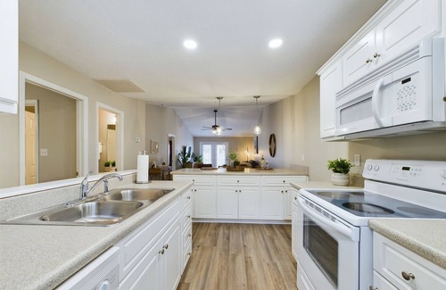 Augusta Casa | Bohemian Bungalow: 2BR Townhome
