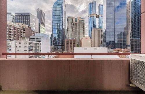 Chinatown Condominio | Bohemian Chic - Quirky & Eccentric Downtown Escape