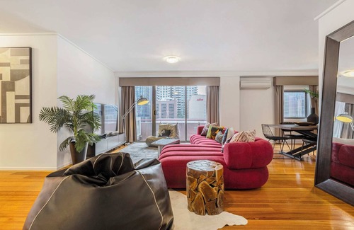 Chinatown Condominio | Bohemian Chic - Quirky & Eccentric Downtown Escape