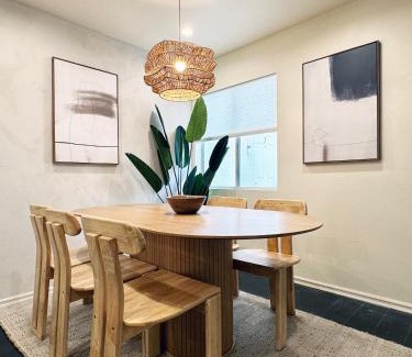 Burbank Casa | Bohemian Dream- 2BR, Retreat Near Hollywood -BR6