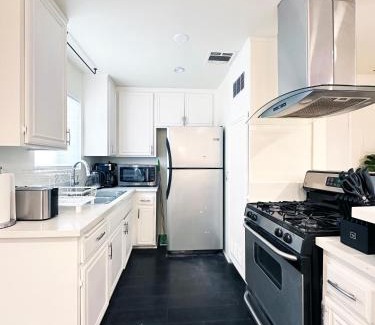 Burbank Casa | Bohemian Dream- 2BR, Retreat Near Hollywood -BR6