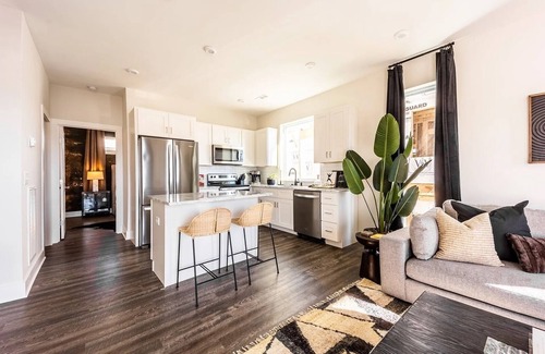 Whitebridge Casa | Bohemian Luxe 234-Rooftop Deck-Mins to Broadway